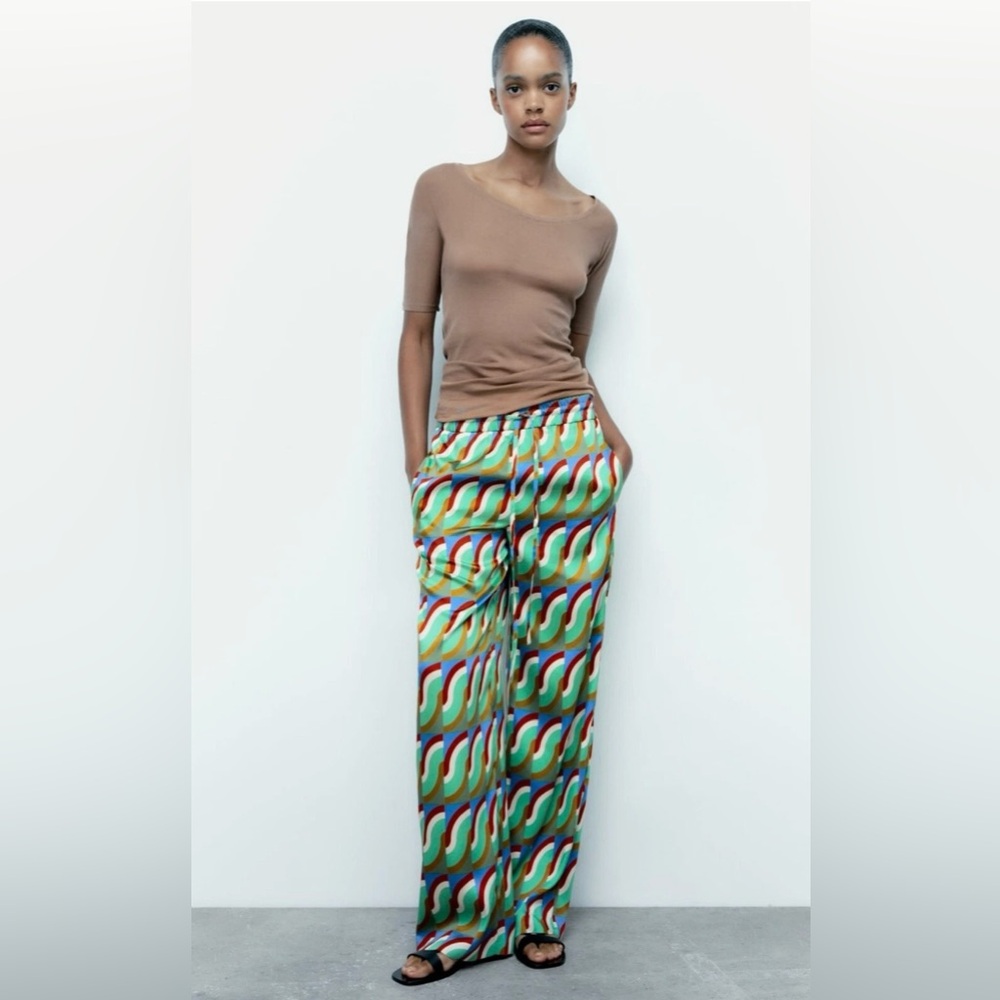 Zara geometric print high-waisted drawstring wide-leg pants with a satin effect.